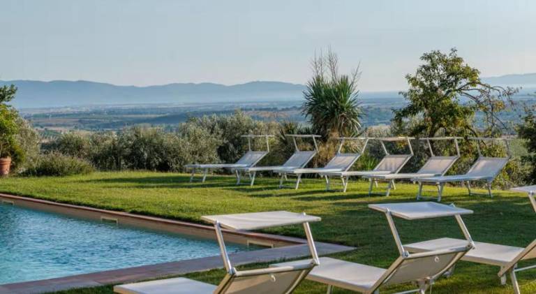 Fully equipped villa with patio, BBQ & private pool | Good for workation | Pets allowed in Magliano in Toscana