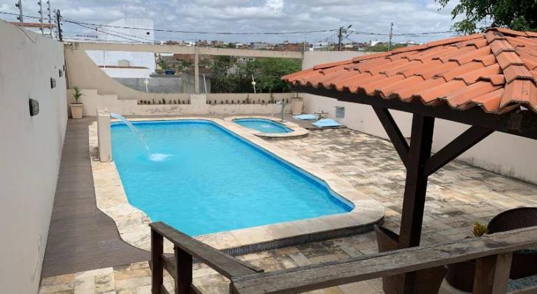 Vacation home with pool — photo 5