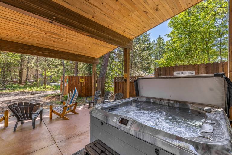 Longhorn Hideaway: Pet Friendly, Hot tub, Near Ponderosa Park, Quiet Wooded Neighborhood — photo 2