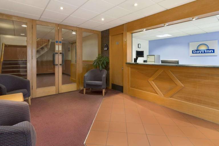 Days Inn by Wyndham Taunton — photo 3