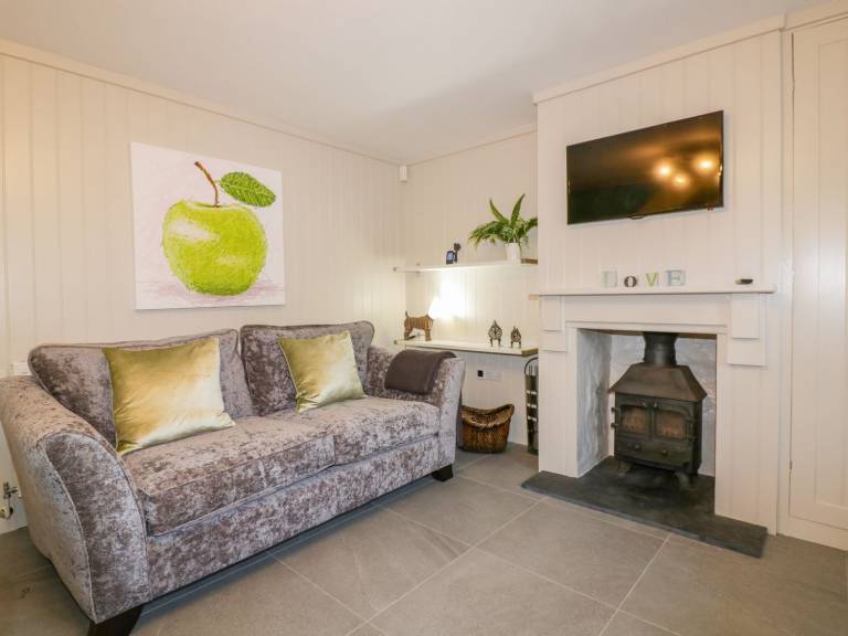 Cottage with garden & BBQ | Beach view — photo 4