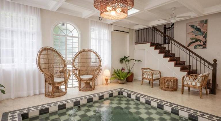 Apartment with pool — photo 3