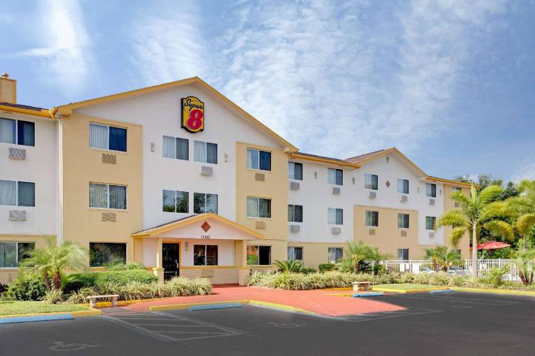 Super 8 By Wyndham Clearwater - St. Petersburg Airport in Clearwater, BC
