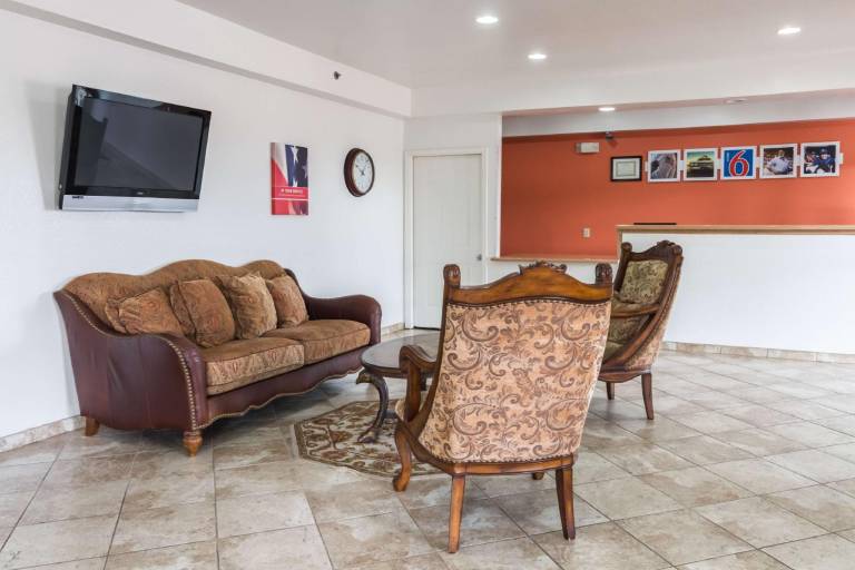 Motel 6 Alvarado, TX — photo 3