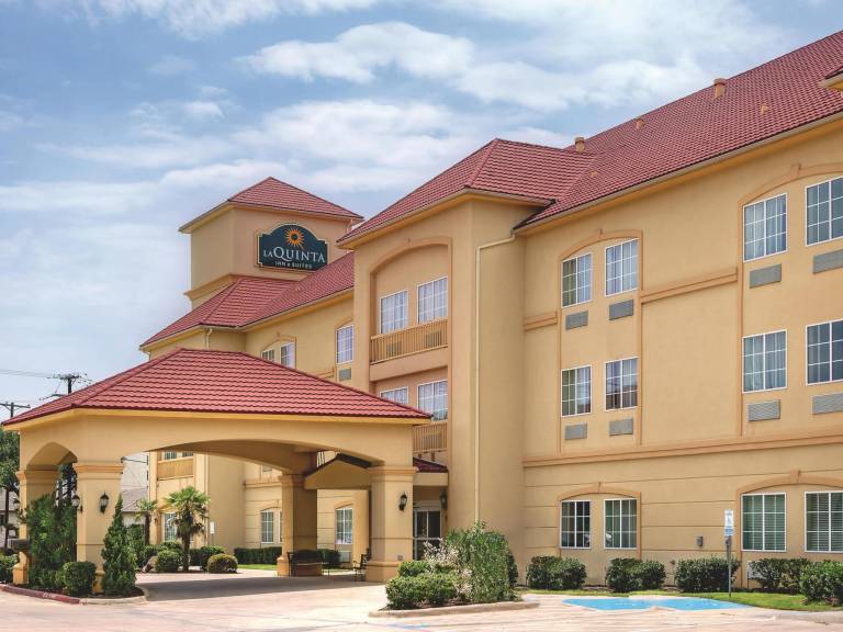 La Quinta Inn & Suites by Wyndham Cleburne in Cleburne, TX