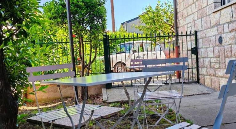 Apartment with garden — photo 5
