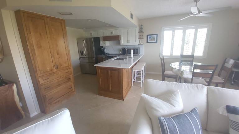 Condo with pool | Lake view — photo 5