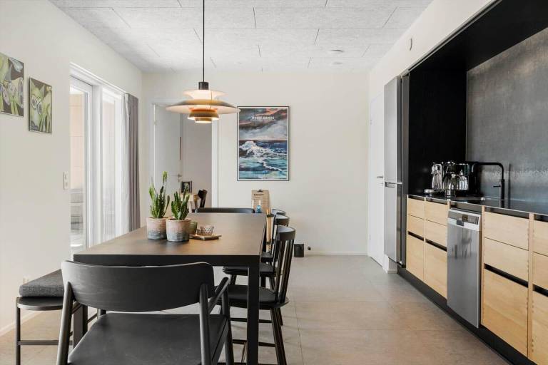 Fully equipped apartment with patio & grill | Pet-friendly — photo 2