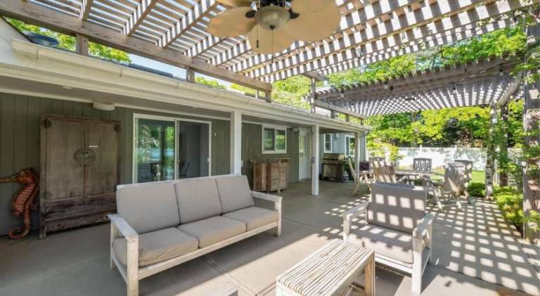 Vacation home with pool — photo 3