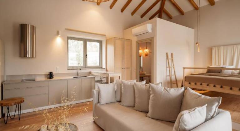 Villa with pool, yard & terrace | Pet-friendly — photo 2