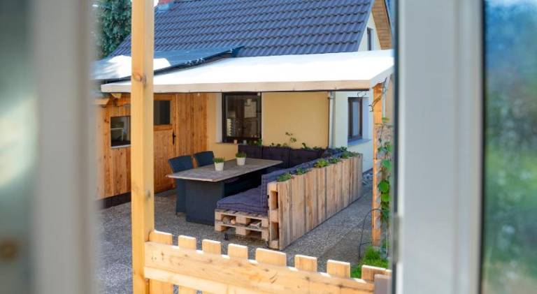 Beautiful vacation home with garden, BBQ & patio | Pets are welcome — photo 4