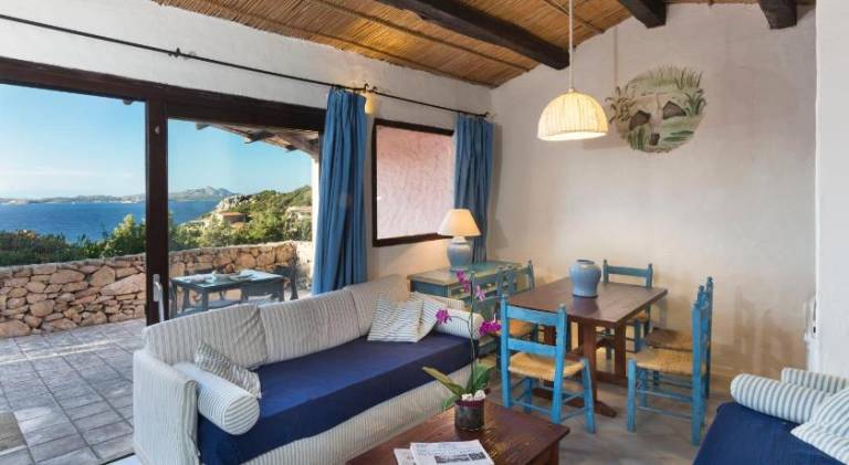 Serviced apartment with patio in Baja Sardinia