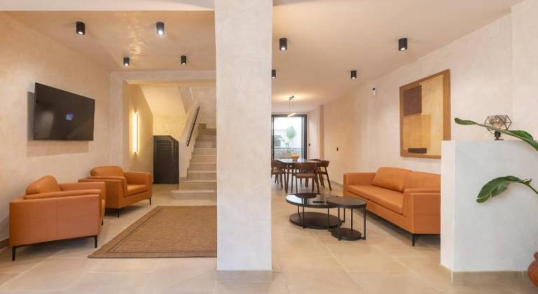Vacation home with barbecue & patio — photo 2