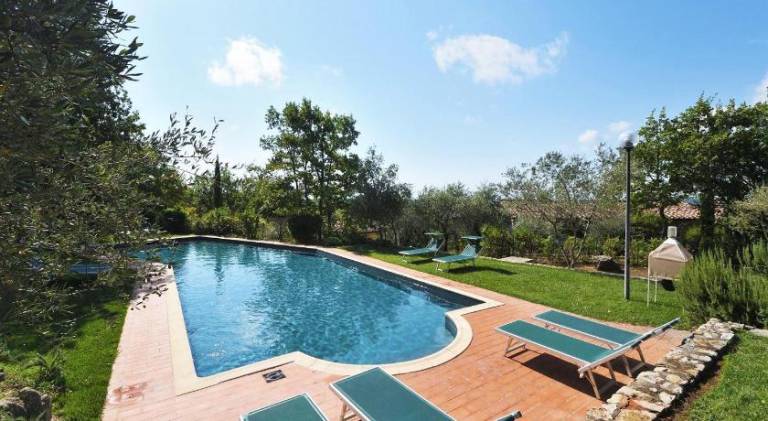 Vacation home with pool, grill & jacuzzi — photo 5