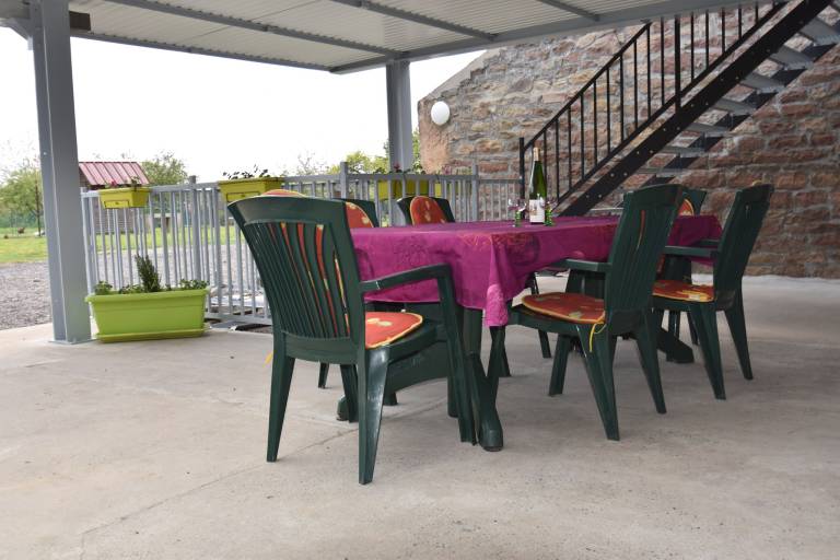 Vacation home with terrace, yard & grill | Pets allowed — photo 5