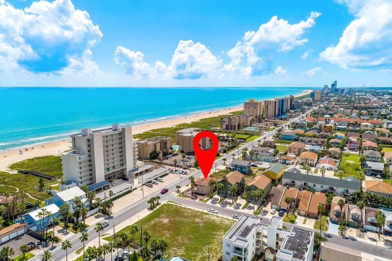 Children-friendly nice vacation home with garden, pool & patio | Close to the beach | Dogs allowed in South Padre Island, TX