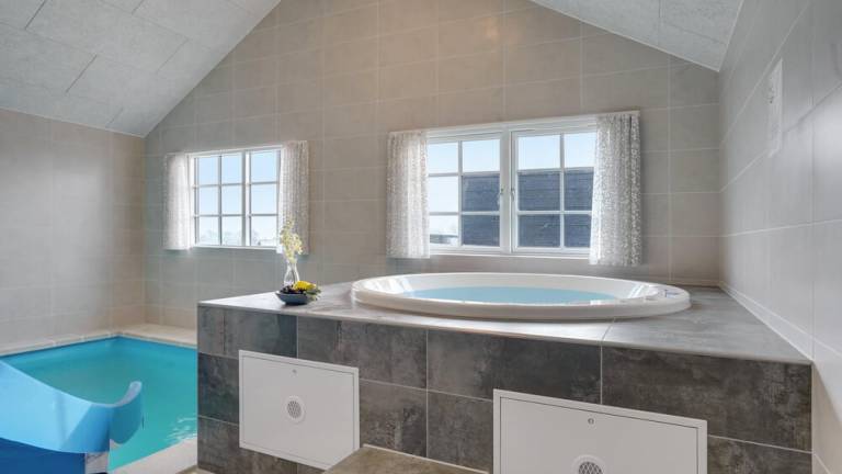 Family-oriented beautiful vacation home with garden, private pool & grill | Pets are welcome — photo 5