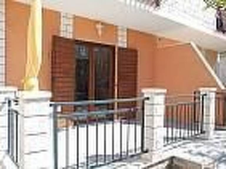 Apartment with patio & grill — photo 3