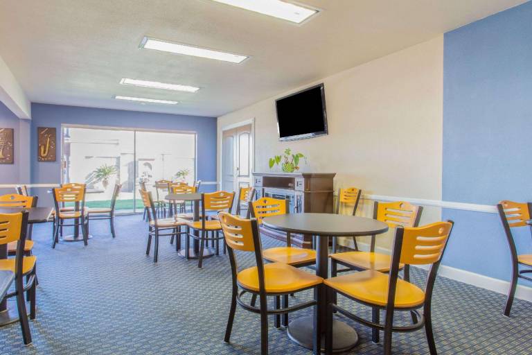 Days Inn by Wyndham Modesto — photo 4