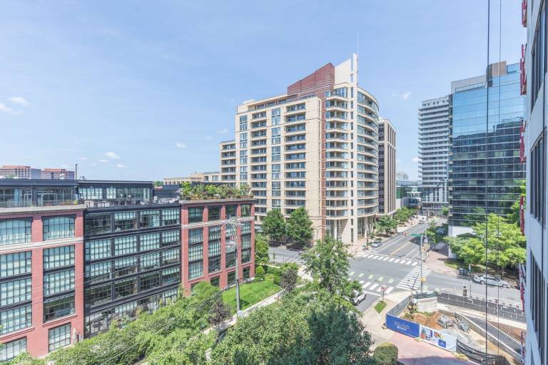 Apartment  North Rosslyn