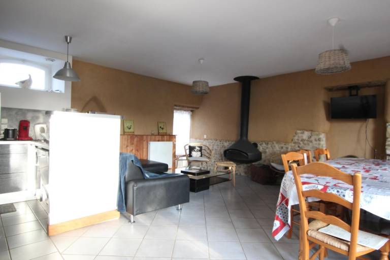 Gite with BBQ, yard & patio | Pets allowed — photo 2