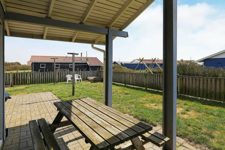 Fully equipped charming vacation home with patio, garden & sauna | Dogs allowed — photo 4