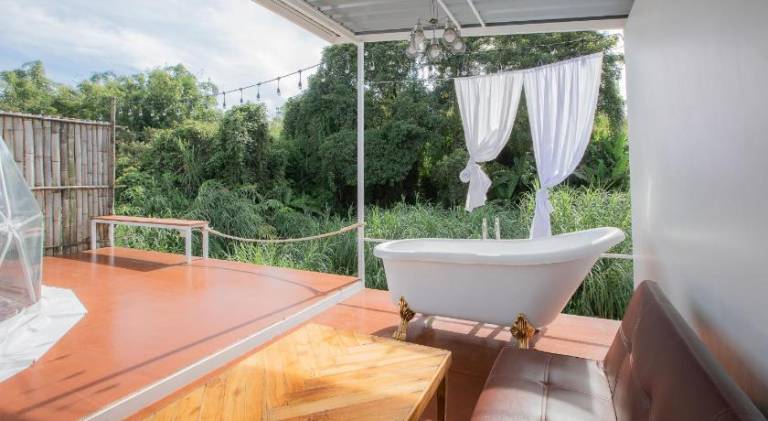 Tent with jacuzzi, yard & patio | Pet-friendly — photo 4