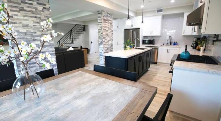 Steps 2 Beach- Luxury Home, Game Room, Roof Deck, Firepit, Pets OK — photo 3