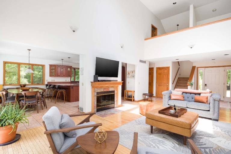 Vacation home with hot tub, garden & pool | Suitable for remote work — photo 2