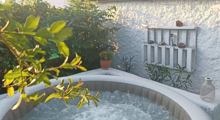 Charming vacation home with hot tub | Pets allowed — photo 5