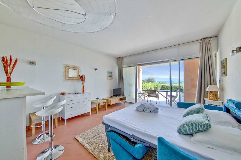 Studio with patio | Sea view | Suitable for remote work — photo 3