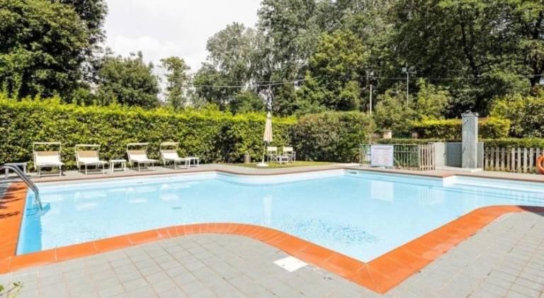 Lovely rental apartment with pool | Beach nearby | Pets allowed in Carrara