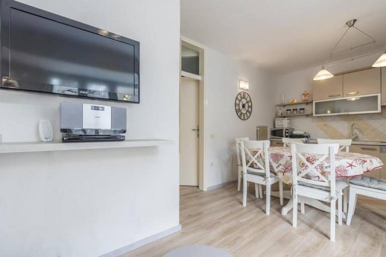 Fully equipped beautiful holiday apartment with terrace | Close to the beach | Pets allowed — photo 3