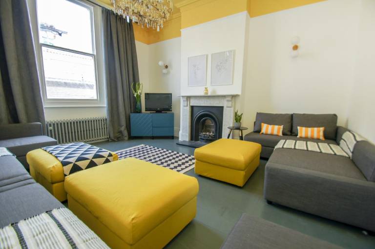 Vacation home with patio | Close to Brighton Palace Pier | Suitable for remote work — photo 2