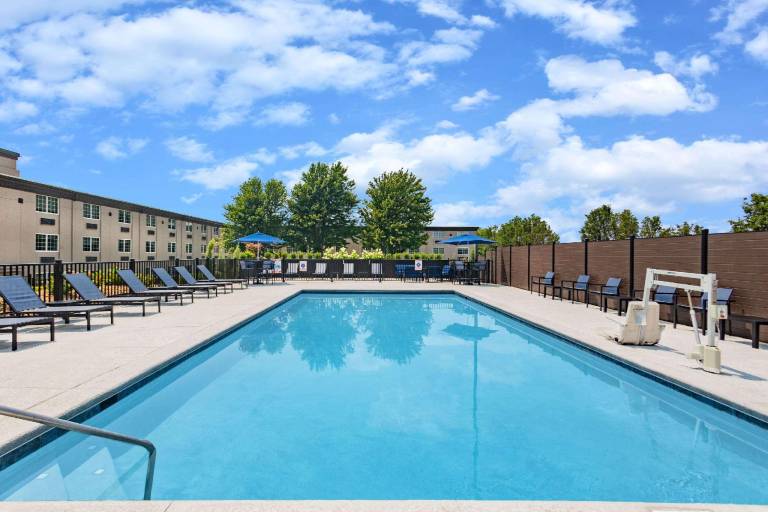 La Quinta Inn & Suites by Wyndham Joplin — photo 4