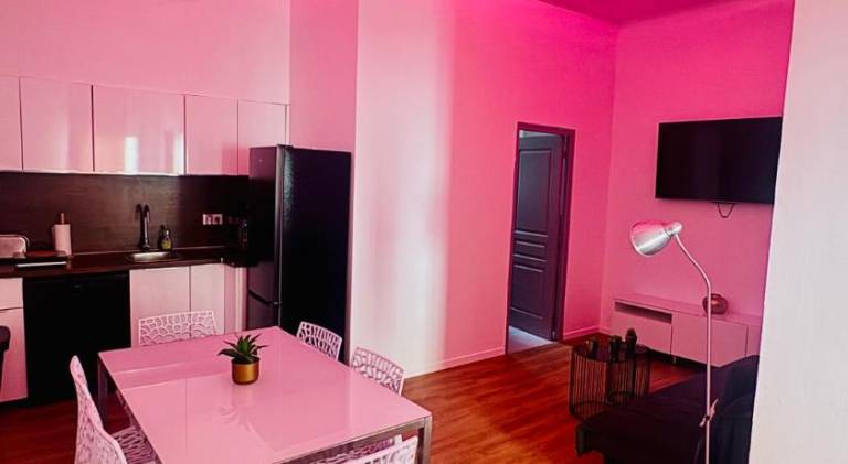 Vacation home with terrace & BBQ in Marseille