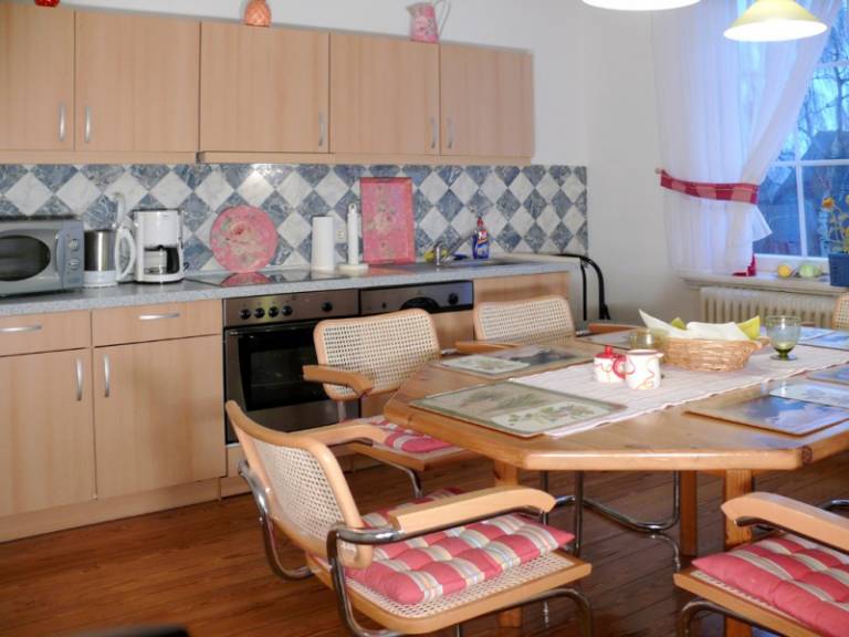 Holiday apartment with patio — photo 4