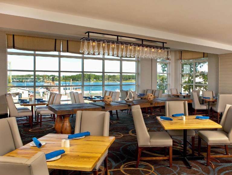 Sheraton Portsmouth Harborside Hotel — photo 2