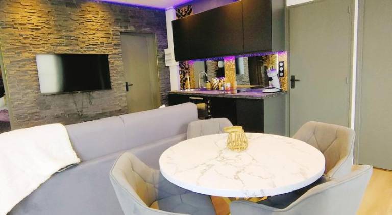 Apartment with jacuzzi — photo 5