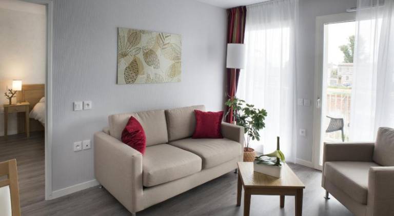 Serviced apartment with pool, garden & terrace | Next to Cité du Vin — photo 2