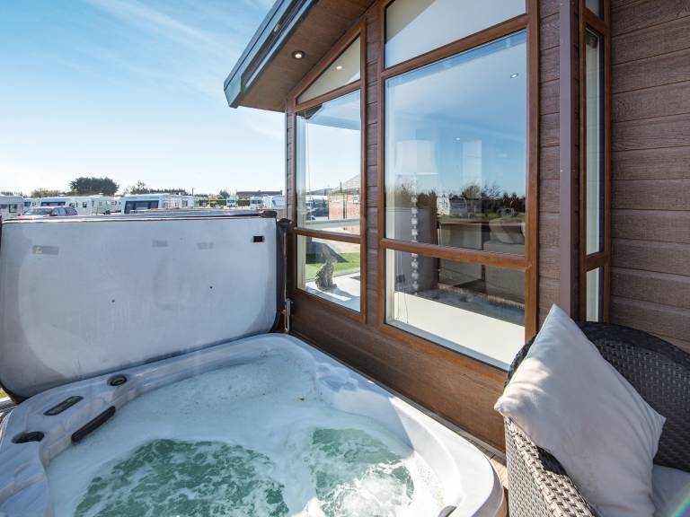 Child-friendly cottage with garden & hot tub | River view | Dogs allowed — photo 3