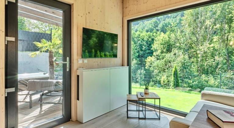 Chalet with pool & jacuzzi — photo 2