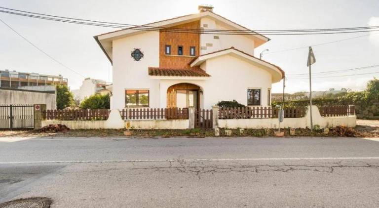 Villa with terrace & garden — photo 4