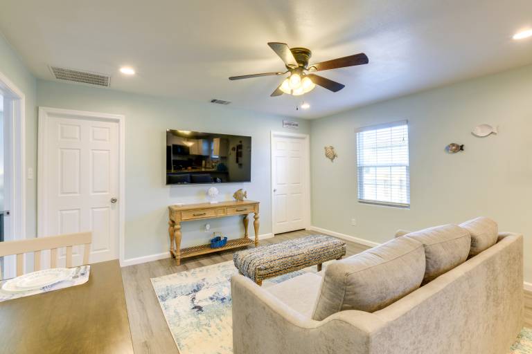 ‘Heron Bay Cottage’ w/ Patio in Rockport! — photo 4