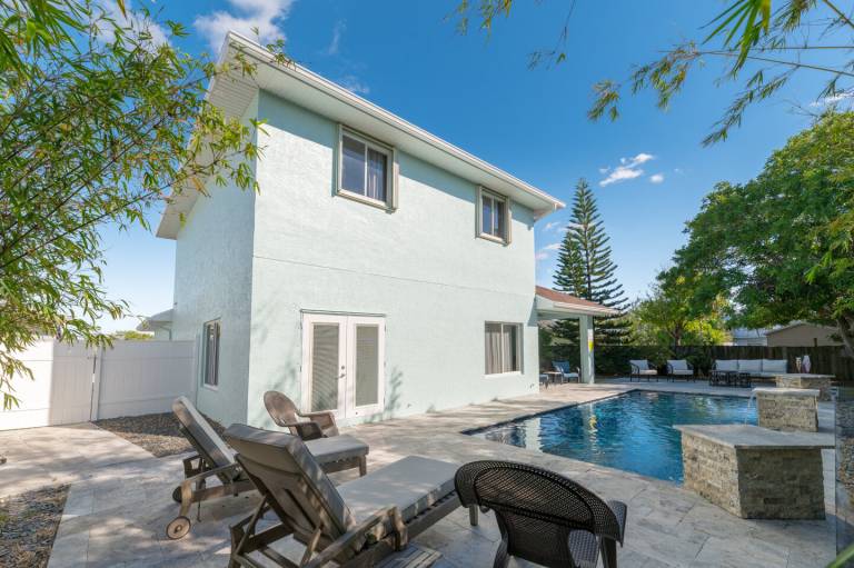 Family-oriented spacious house with grill, garden & private pool | Garden view | Pet-friendly — photo 4