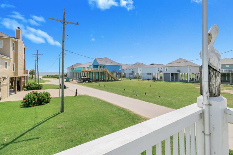 Family-oriented spacious vacation home with barbeque | Beach view | Pet-friendly — photo 2