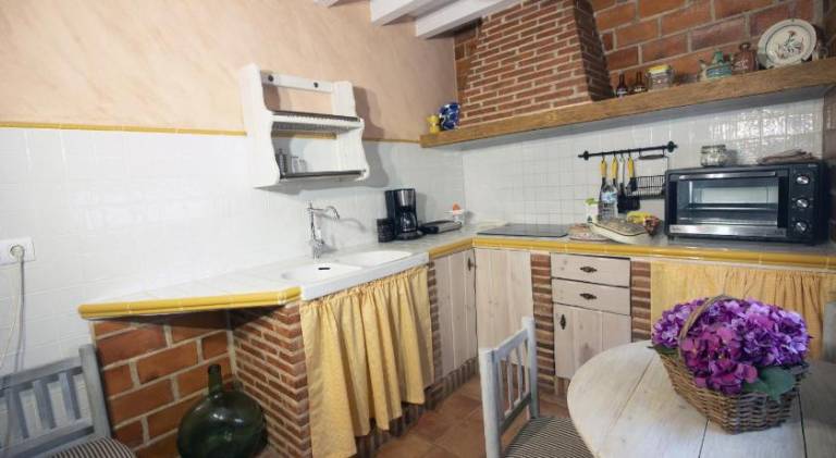 House with barbeque — photo 4