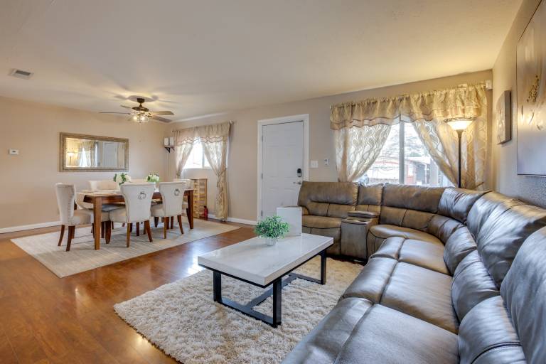 Pet-Friendly Las Vegas Home: Shared Pool & Hot Tub — photo 5