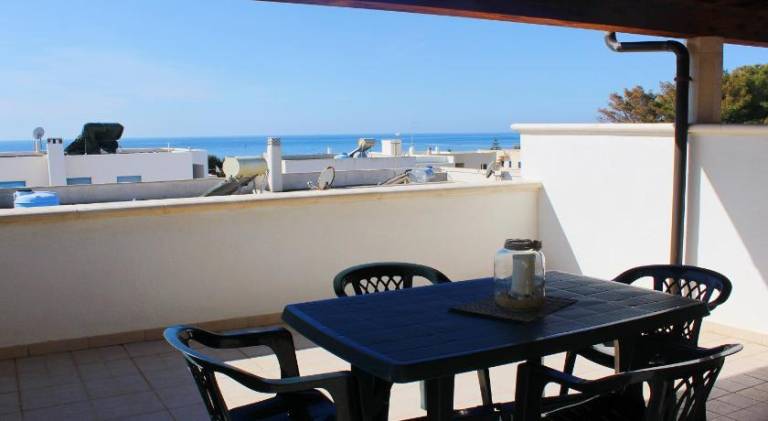 Vacation home with patio — photo 4