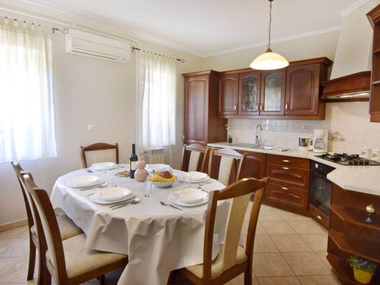 Lovely apartment with barbeque, patio & yard | Dogs allowed — photo 4